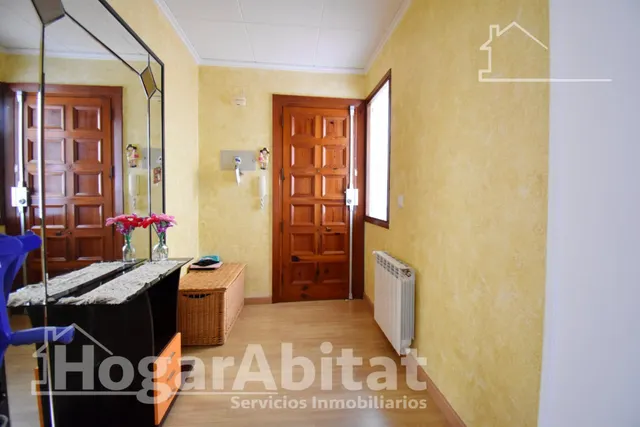 Extraordinaria amplitud en este luminoso primer piso con terrazas y trastero — 22