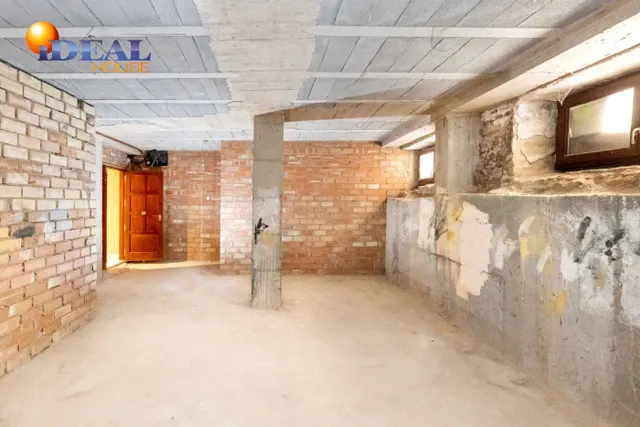 LOCAL EN VENTA JUNTO PLAZA ISABEL LA CATÓLICA — 12