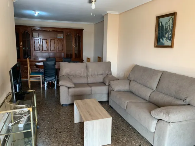 PISO PARA ESTUDIANTES, EN MUY BUENA UBICACIÓN Y BUENA FINCA, - foto 3