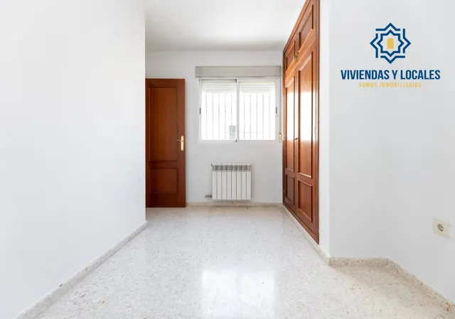 Vive en el corazón de Armilla: 4 dormitorios, patio, terraza y garaje — 14