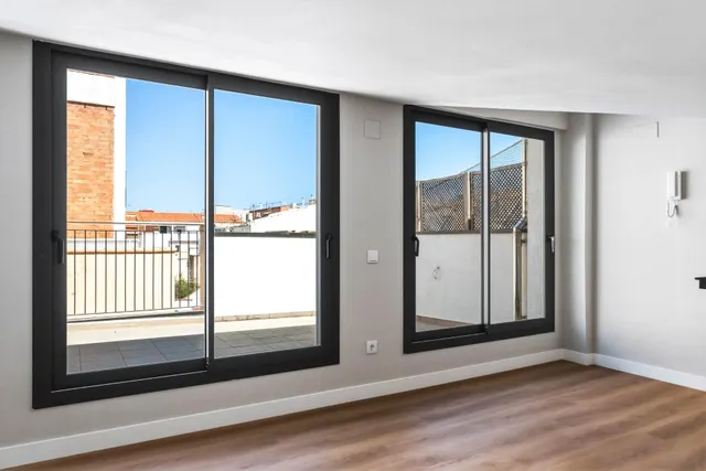 Vivienda reformada a estrenar con 3 estancias, terraza privada y espacio polivalente en Badalona — 19