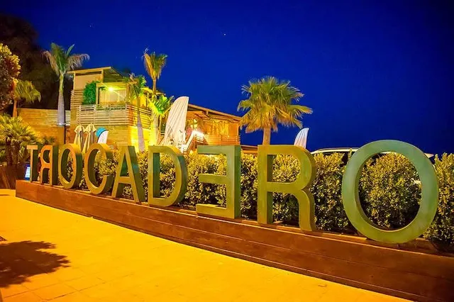 *** ÁTICO CON LINDAS VISTAS AL MAR Y A LA BAHÍA DE PUERTO MARINA. UNA JOYA !!!. — 23