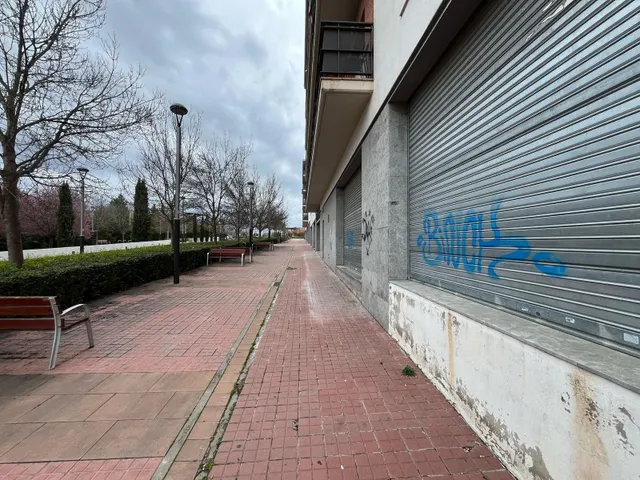 LOCAL COMERCIAL ESQUINERO FRENTE A CAP IGUALADA NORD — 13