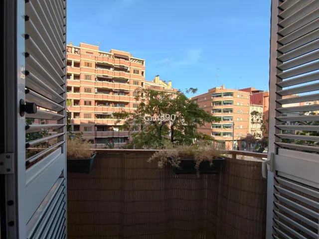 Piso económico con balcón en Plaza del Treball (Lleida)