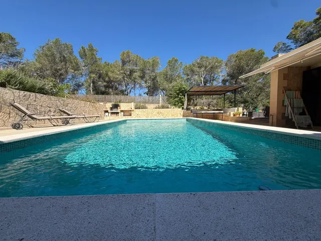 Exclusiva villa con piscina a 500 m de la playa en Cala Viny