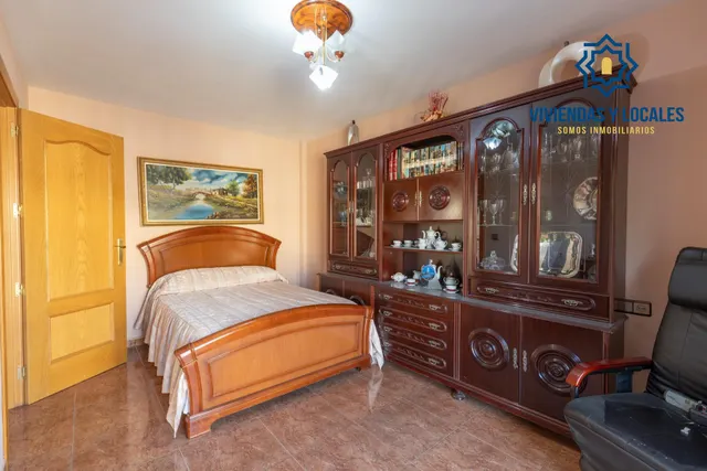 Casa independiente a 5 minutos de Granada en buen estado para entrar a vivir — 25
