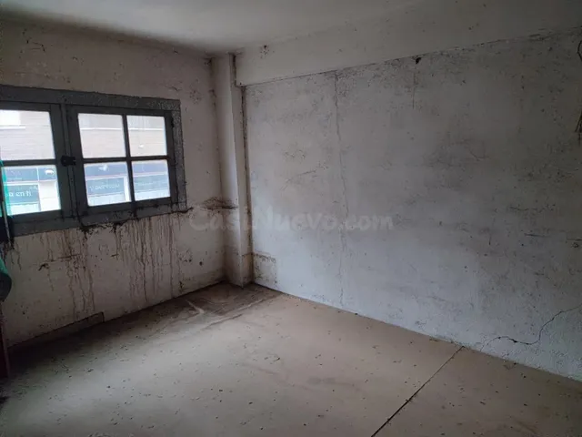 se vende Local bajo zona de Correos y Colegio Santa Ana - foto 4
