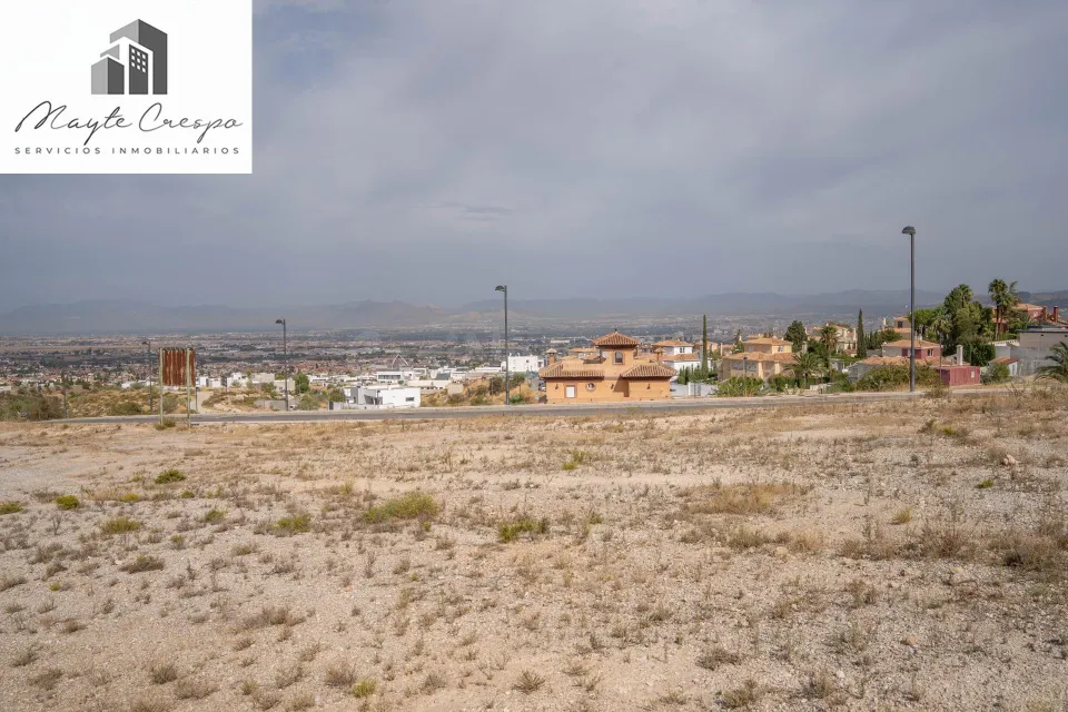 Terreno urbano de 750 m2 en Altos de La Zubia. Parcela 17, manzana M