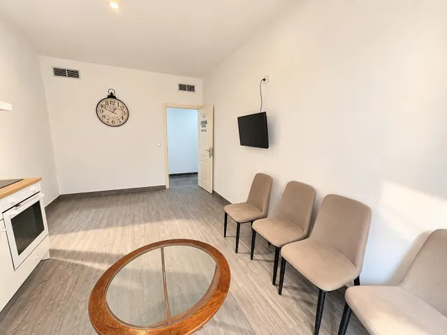 Exclusiva oficina de 153 m2 en pleno centro histórico de málaga, junto a la Catedral — 30
