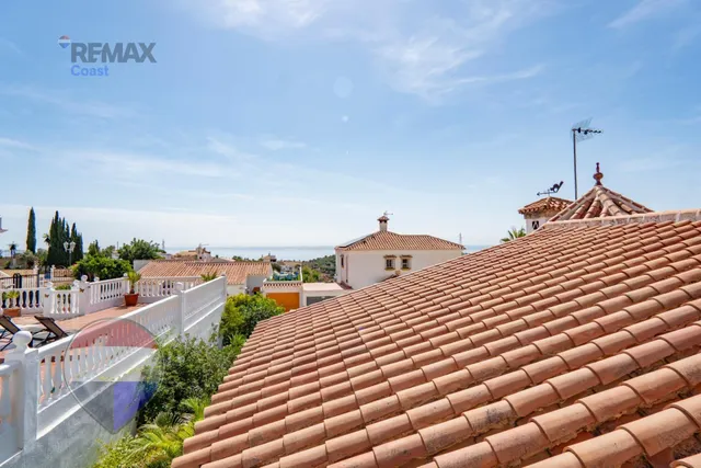 VILLA INDEPENDIENTE CON PISCINA, GRANDES TERRAZAS Y VISTAS AL MAR EN BENAJARAFE — 12