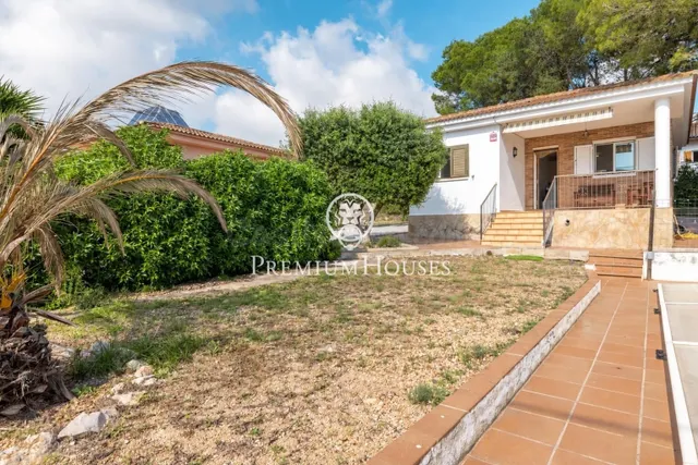 Casa independiente con jardín en Canyelles