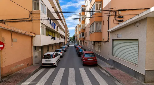Piso en Almería Centro: Oportunidad sin posesión - 55 m² — 2