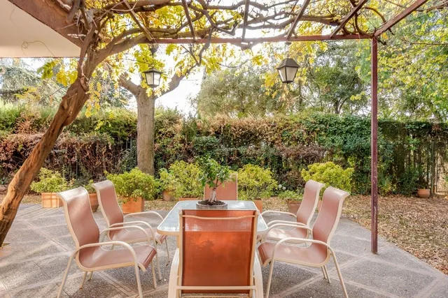 chalet independiente con la mejor parcela en la prestigiosa  urbanización de el serrallo — 4
