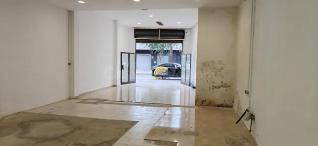 Amplio Local Comercial en Avenida País Valencia - Oportunida - foto 2