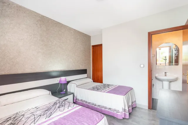 Hostal-Restaurante con magnifica casa anexa — 39
