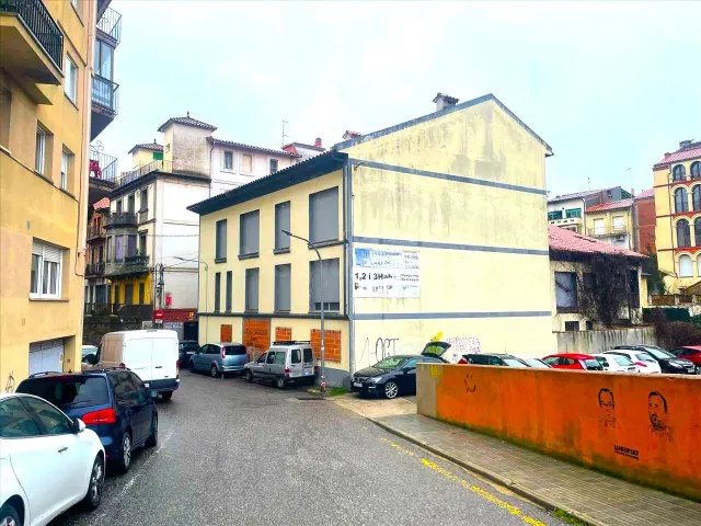 Edificio 1 habitación 1897m² en venta - Pueblo 37 - foto 2
