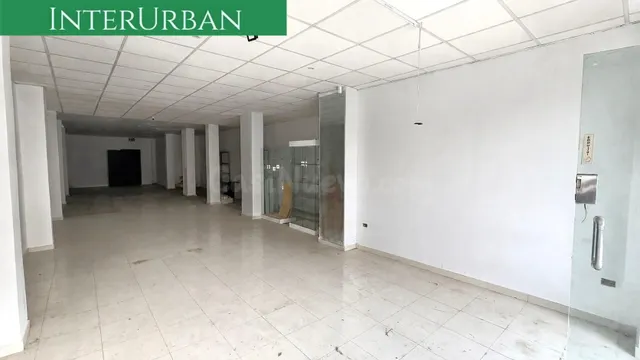 Amplio local comercial de 194 m2 en Llíria - foto 5