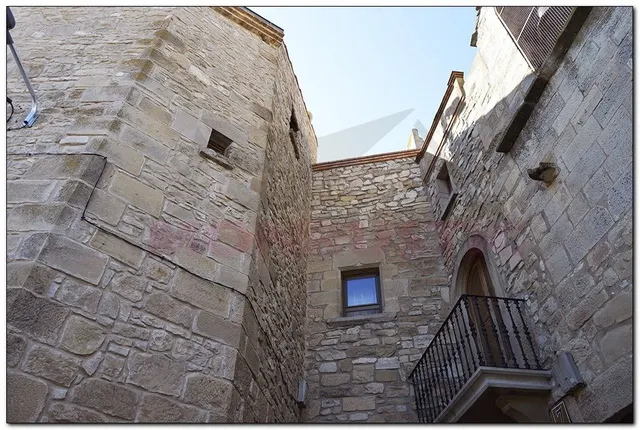 CASA DE PIEDRA ESQUINERA DE 257 M2 PRCTICAMNTE REFORMADA DE PIEDRA, 3 DORMITORIOS SUITES. — 45