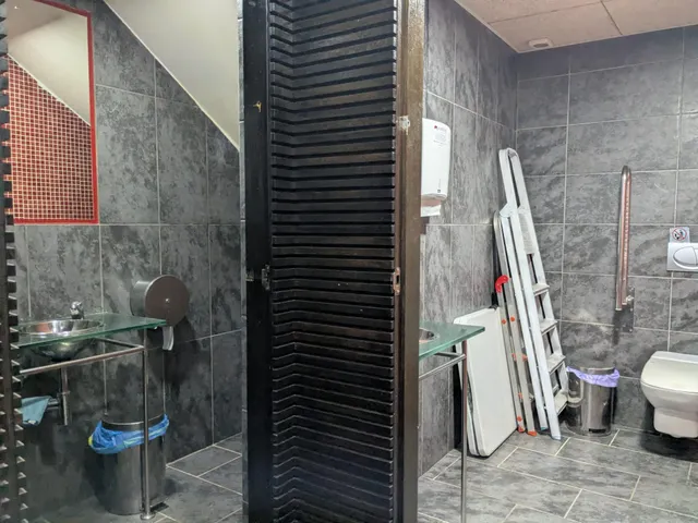 Local comercial 111m² en venta - Villananitos — 15