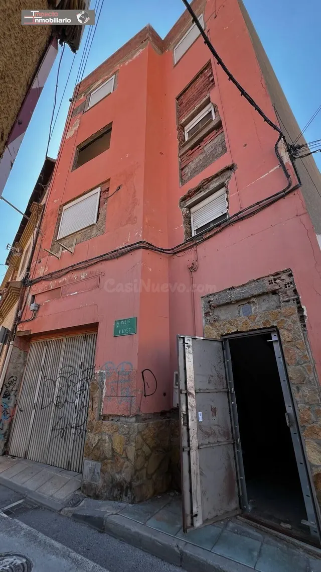 Amplio Chalet en Huercal de Almería - Oportunidad para Refor