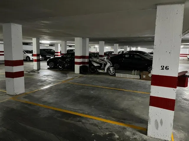 ¡ SE VENDE PLAZA DE GARAJE CÉNTRICA Y OPCIONAL OTRA CONTIGUA! — 3