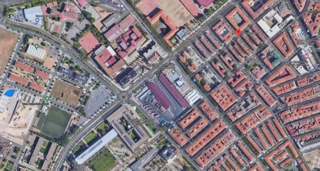VENTA DE LOCAL DE 900 M2, JUNTO ESTACIÓN DE AUTOBUSES Y CAMPUS UNIVERSITARIO. — 9