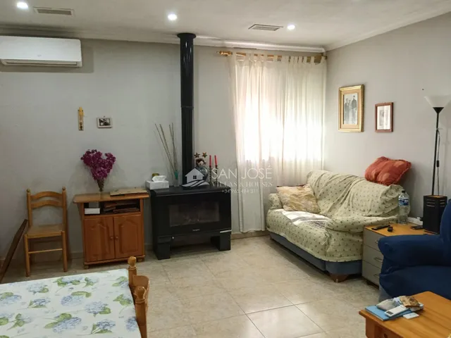 SE VENDE CHALET EN BUEN ESTADO EN ASPE ZONA CARRETERA DE LA ROMANA — 37