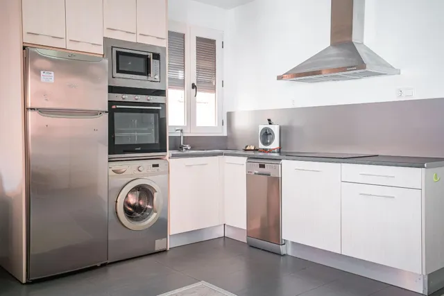 Realejo. Bonito piso amueblado con 2 dormitorios, salón-cocina y baño. Aire acondicionado. — 8