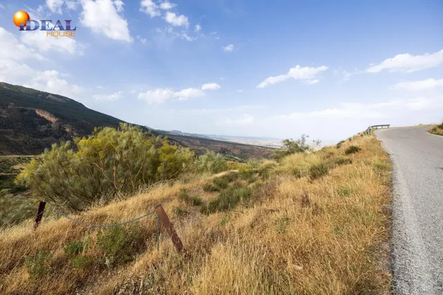 En Venta Maravilloso Paraje Natural, a medio camino entre Granada y Sierra Nevada, a veinte minutos en coche, desde cada una de ellas. — 12
