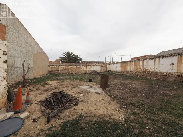 *Oportunidad en Argamasilla De Alba, solar de 300 m2 y 34 m  - foto 3