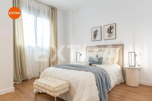 Amplio apartamento a estrenar, funcional y versátil, con zona de despacho, en una cuidada urbanización con piscina y jardines. — 2