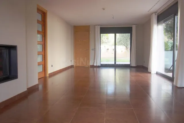 Fantástica casa de 6 dormitorios en alquiler en Bellaterra - foto 4