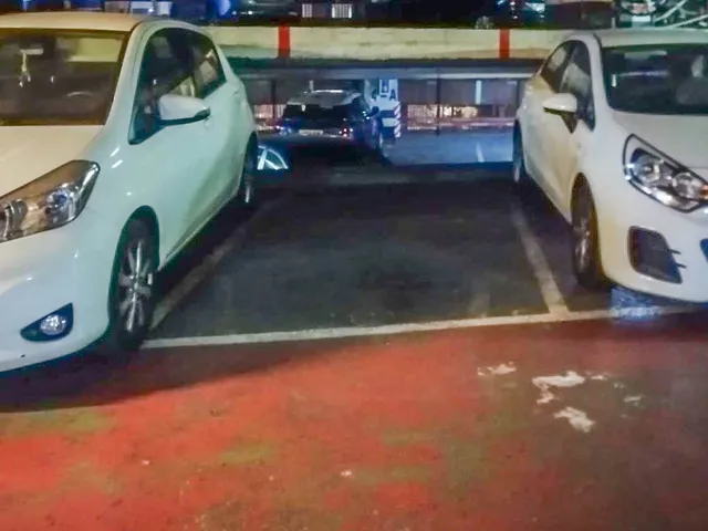 Amplia plaza de parking en Barcelona zona Dreta de l´Eixample — 7