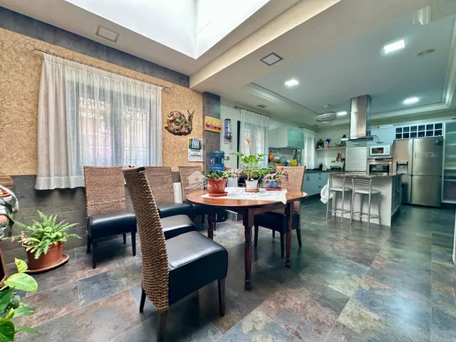 SE VENDE CASA EN MUY BUEN ESTADO EN EL CENTRO DE ASPE — 36