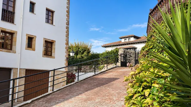 PISO CON GARAJE CERRADO EN EL CENTRO DE COMILLAS — 27