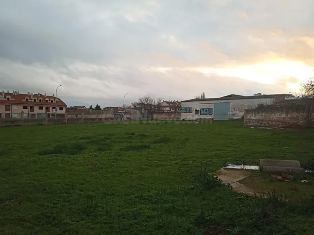 Terreno con Nave Industrial