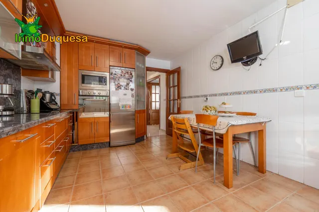Casa adosada con eficiencia CEE = A (Junto al Vial de Churriana de la Vega). — 23