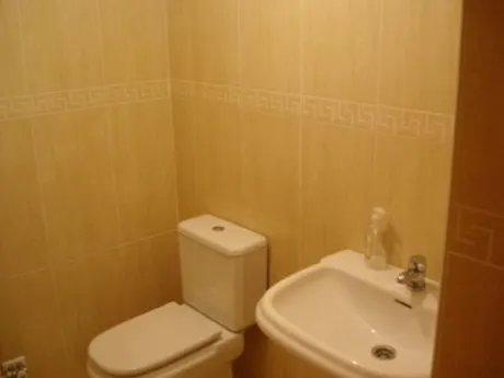 SE VENDE AMPLIO APARTAMENTO EN EL CENTRO DE VALENCIA DE DON JUAN, DE DOS habitaciones. — 9