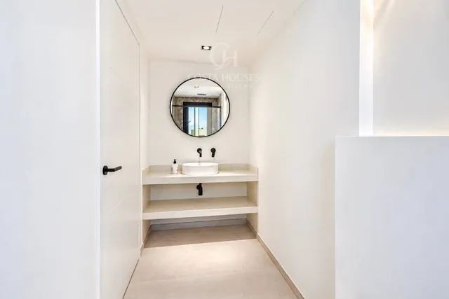 Villa arbela · luz, vida exterior y vistas abiertas al montgo en javea — 19