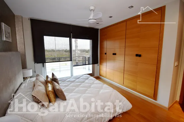 PRECIOSO ADOSADO PAREADO CON PISCINA, 3 TERRAZAS Y BARBACOA  JUNTO AL PUERTO — 29