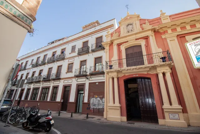 Exclusiva Casa Unifamiliar con Ascensor y Garaje en el Corazón de San Lorenzo, Sevilla — 32