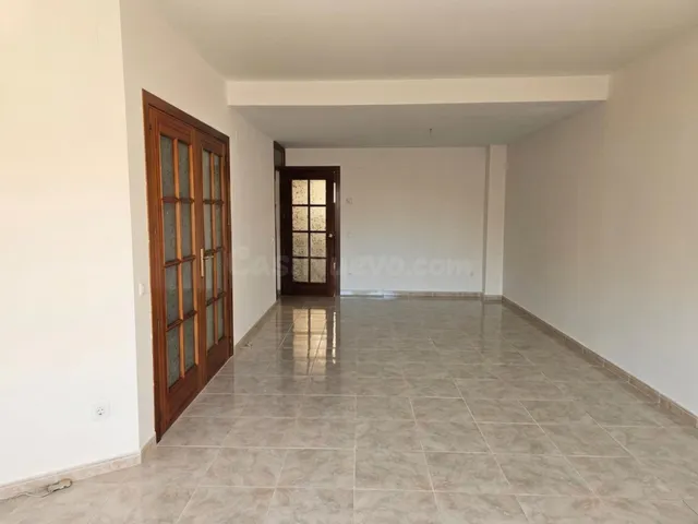 AMPLIA Y FUNCIONAL CASA DE 212 M2 CON GRAN GARAJE Y PATIO EN - foto 3