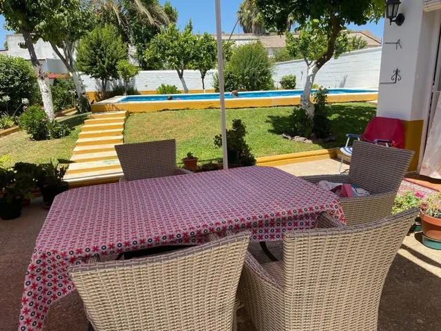 Casa de 270 m2 con parcela de 627 m2 — 24