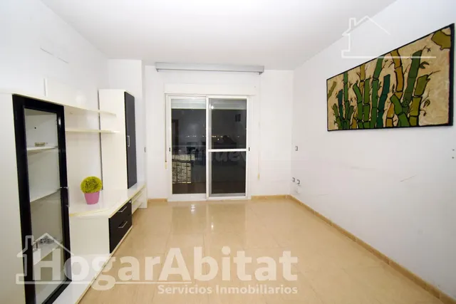 ¡UBICACIÓN IDEAL! AMPLIO, BONITO Y EXTERIOR CON GARAJE Y BALCÓN — 4
