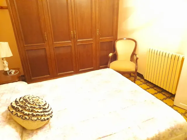 OPORTUNIDA GRAN CASA DE PUEBLO CON VIVIENDA UNIFAMILIAR Y NAV ES ANEXAS — 16