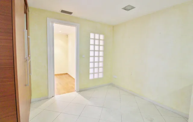 Maravillosa vivienda junto al Corte Inglés. Ahora en oferta. Llámanos. — 24