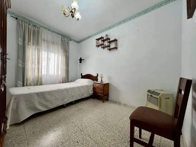 E. PISAZO DE 4 HAB. CON DOS TERRAZAS, DOS BAÑOS. — 35