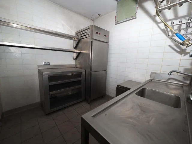 SE VENDE LOCAL COMERCIAL EN TERRASSA, ZONA CENTRO — 8