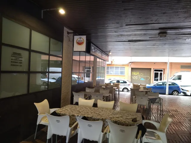 SE VENDE NEGOCIO DE HOSTELERIA, EN PLENO FUNCIONAMIENTO. — 21