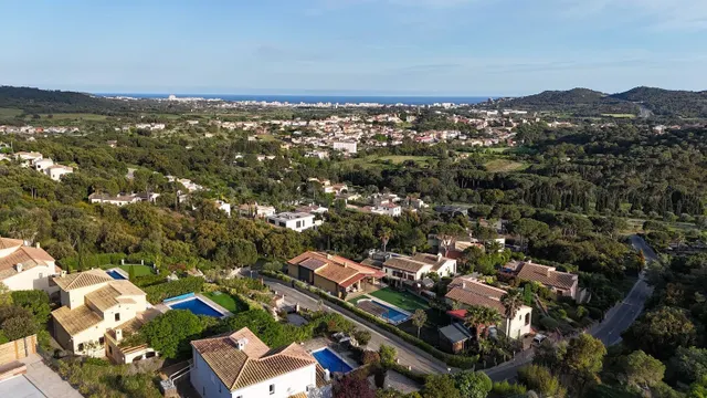 PARCELA URBANA EN MAS PERE (CALONGE) – 718 m2 CON ALTA EDIFI - foto 3